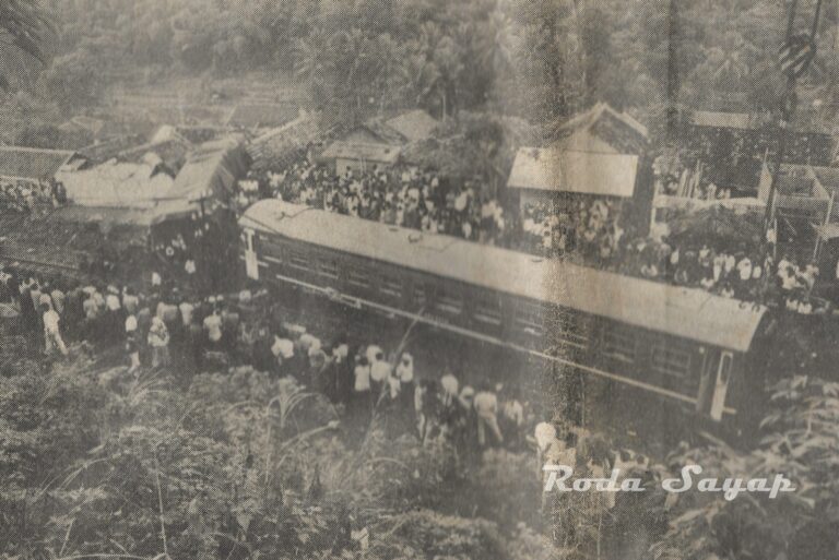 Saat Kereta Menabrak Rumah, 1996